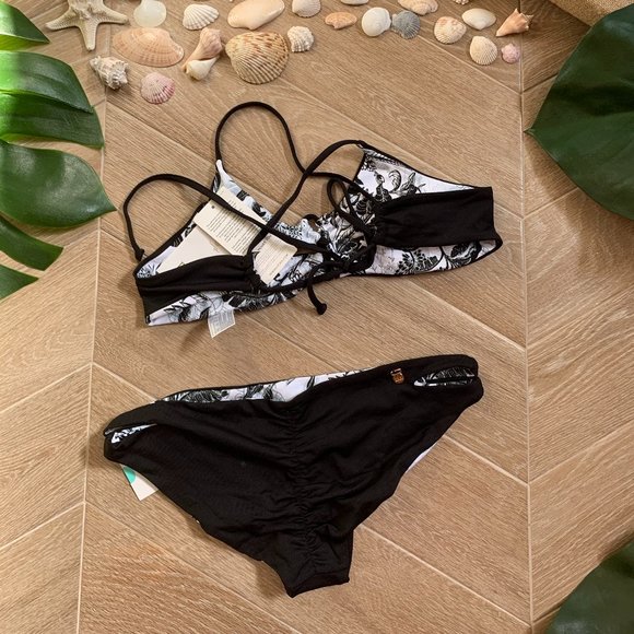 Reversible Black and White floral Bikini - Picture 2 of 2